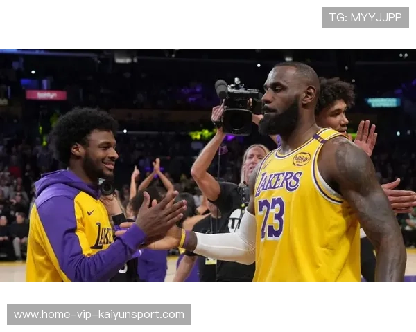 关键时刻在场！布朗尼vs热火集锦：2分2助3断+秀詹姆斯式空接暴扣，布朗尼 nba