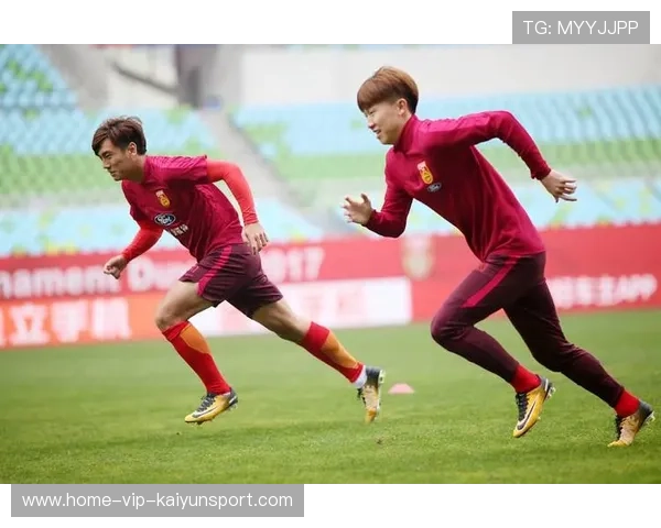 国足球员恢复训练全队备战积极，国足 训练